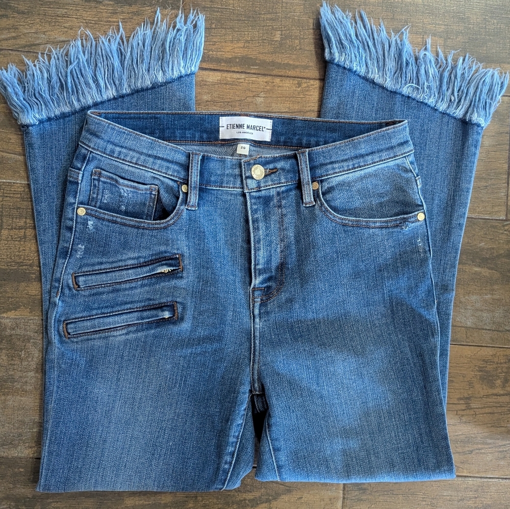 Etienne - Frayed Hem Jeans